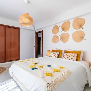 Flat With Ac, Wifi, Netflix, Balcony - 3 Min From The Beach Armação de Pêra