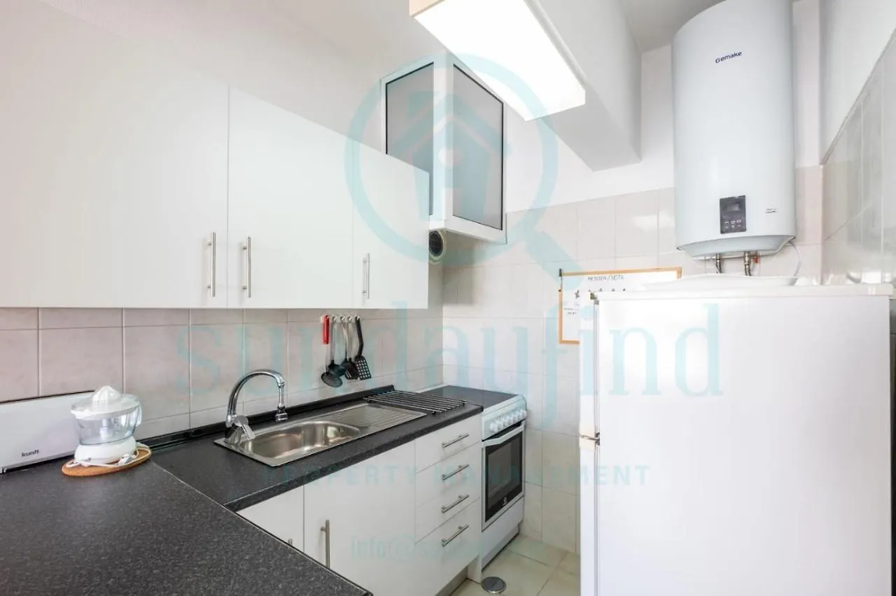 Apartment Algarve - Beach Front - Free Wifi - Air Con Armacao de Pera