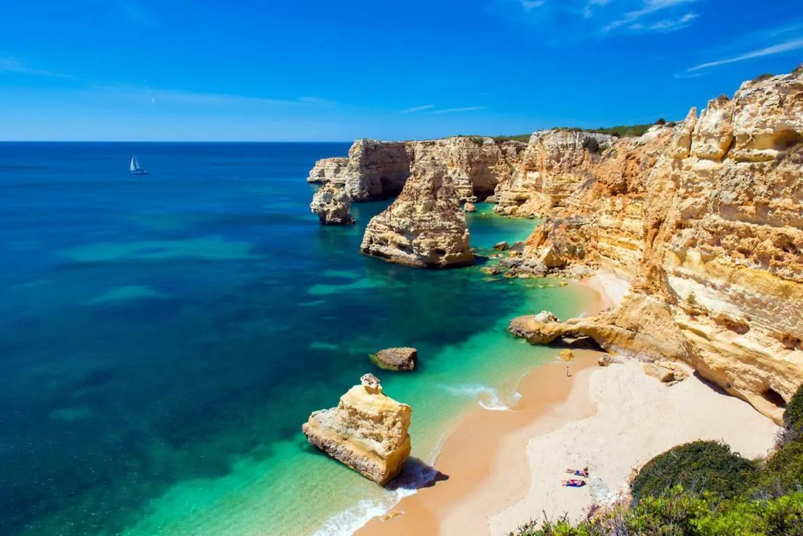 Apartment Algarve - Beach Front - Free Wifi - Air Con Armacao de Pera